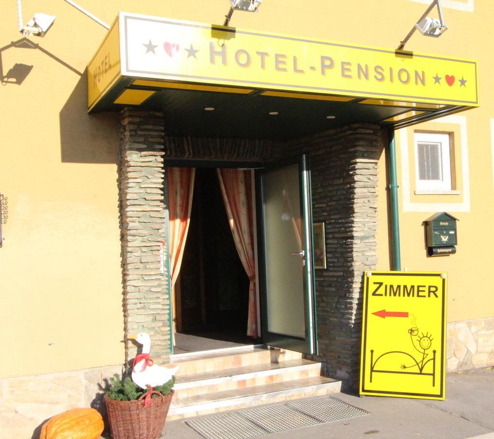Hotel Pension Leiner Neusiedl am See Buitenkant foto